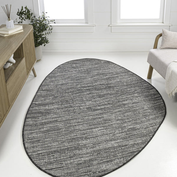 HomeRoots 5' Gray and Black Medallion Indoor-Outdoor Area Rug - Stylish, Durable, and Low-Maintenance Design 704840