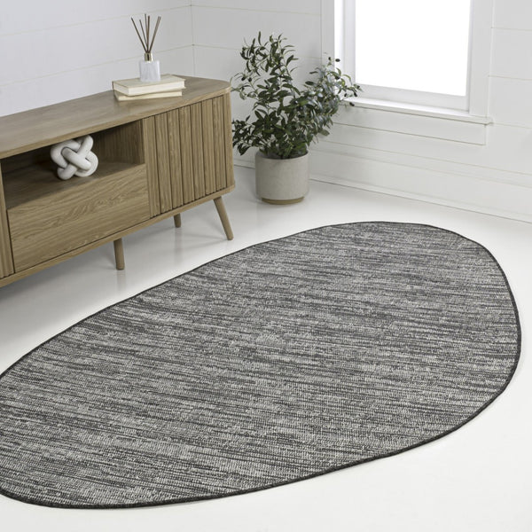 HomeRoots 5' Gray and Black Medallion Indoor-Outdoor Area Rug - Stylish, Durable, and Low-Maintenance Design 704840