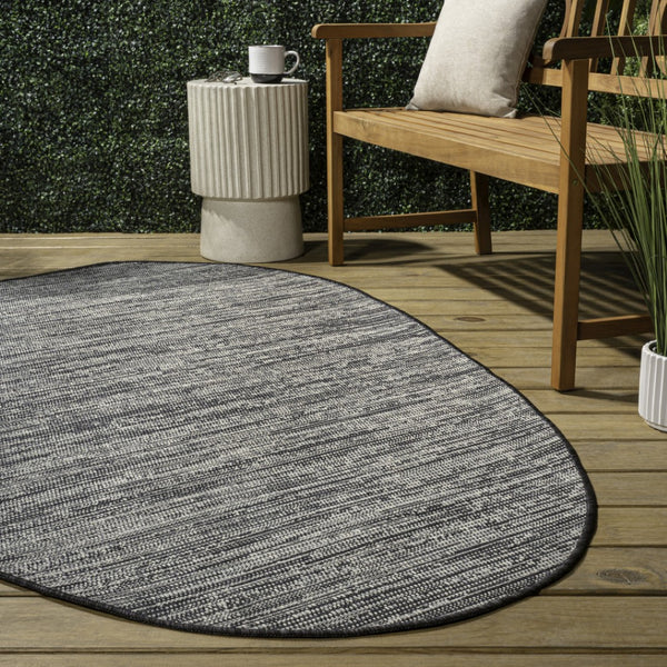 HomeRoots 5' Gray and Black Medallion Indoor-Outdoor Area Rug - Stylish, Durable, and Low-Maintenance Design 704840