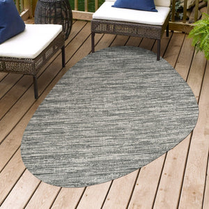 HomeRoots 5' Gray and Black Medallion Indoor-Outdoor Area Rug - Stylish, Durable, and Low-Maintenance Design 704840