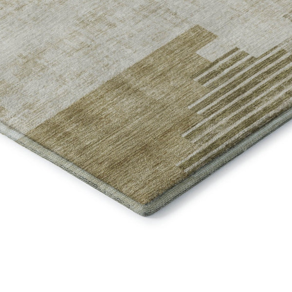 HomeRoots 8' Beige And Ivory Geometric Round Rug - Washable, UV-Protected, Perfect for High-Traffic Spaces! 704912