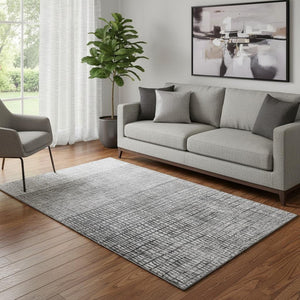 HomeRoots 5' Gray and Silver Geometric Area Rug - Washable, UV-Protected, Stain-Resistant for Busy Homes 705031
