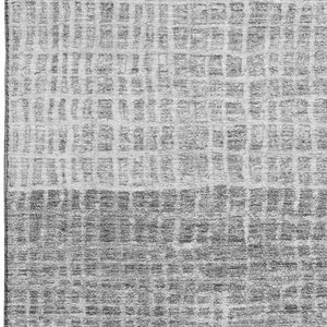 HomeRoots 5' Gray and Silver Geometric Area Rug - Washable, UV-Protected, Stain-Resistant for Busy Homes 705031