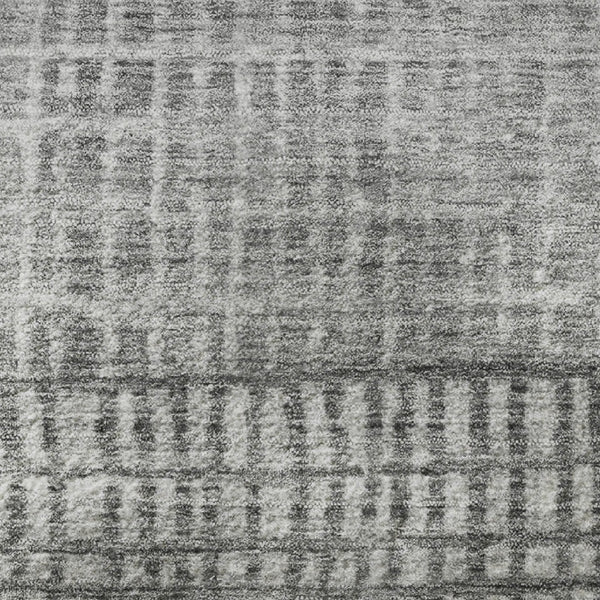 HomeRoots 8' Gray and Silver Geometric Round Rug - Washable, UV Protected, Stain Resistant for Stylish Homes 705032