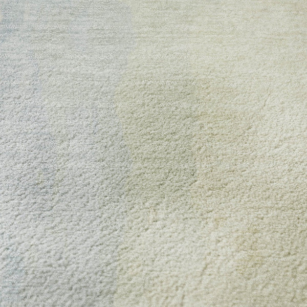 HomeRoots 8' Denim Blue and Beige Abstract Round Rug - Washable, UV-Protected, Stain-Resistant Home Decor 705524