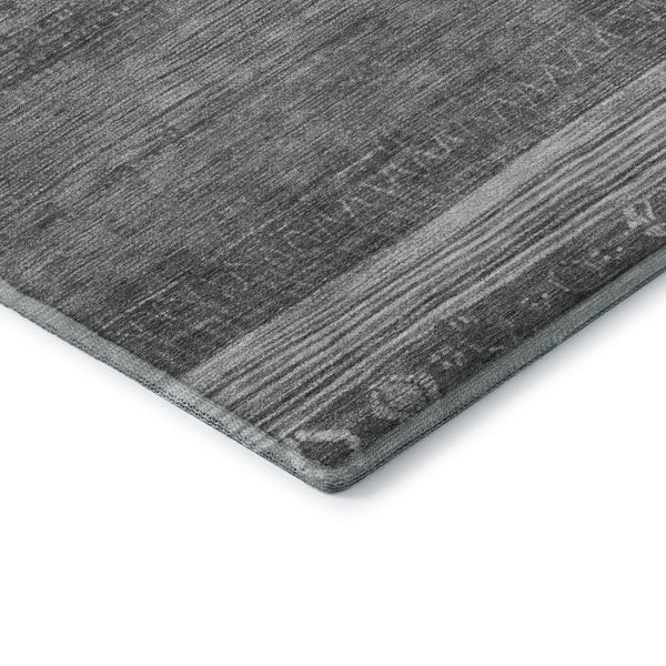 HomeRoots 8' Gray and Silver Geometric Round Rug - Stylish, Washable, UV-Protected for Indoor & Outdoor Use 705620