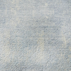 HomeRoots 8' Sky Blue Abstract Round Rug - Washable, UV Protected, Durable Design for Family-Friendly Spaces 705806