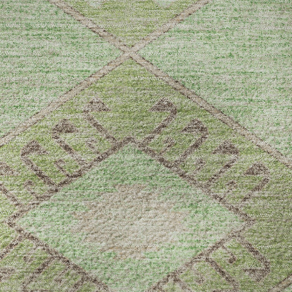 HomeRoots 8' Green And Beige Geometric Round Area Rug - Washable, UV Protected, Durable for High-Traffic Homes 706004