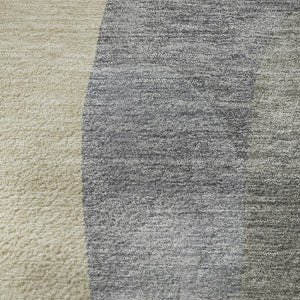 HomeRoots 8' Gray-Wheat and Beige Abstract Round Rug - Washable, UV-Resistant, Durable for Busy Homes 706262
