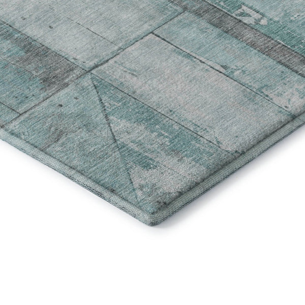 HomeRoots 8' Teal and Gray Geometric Round Rug - Washable, UV-Protected, Stain-Resistant for Busy Homes 706526