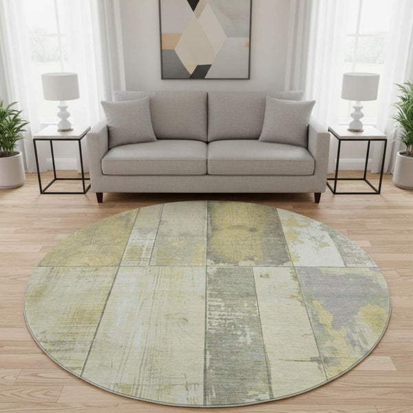 HomeRoots 8' Gold and Gray Geometric Round Rug - Washable, UV Protected, Durable Design for High Traffic Areas 706538