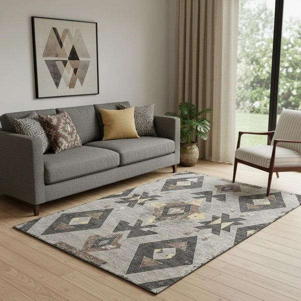 HomeRoots 8' Stylish Taupe and Charcoal Southwestern Round Rug - Washable, UV-Protected, Pet-Friendly Design! 706772