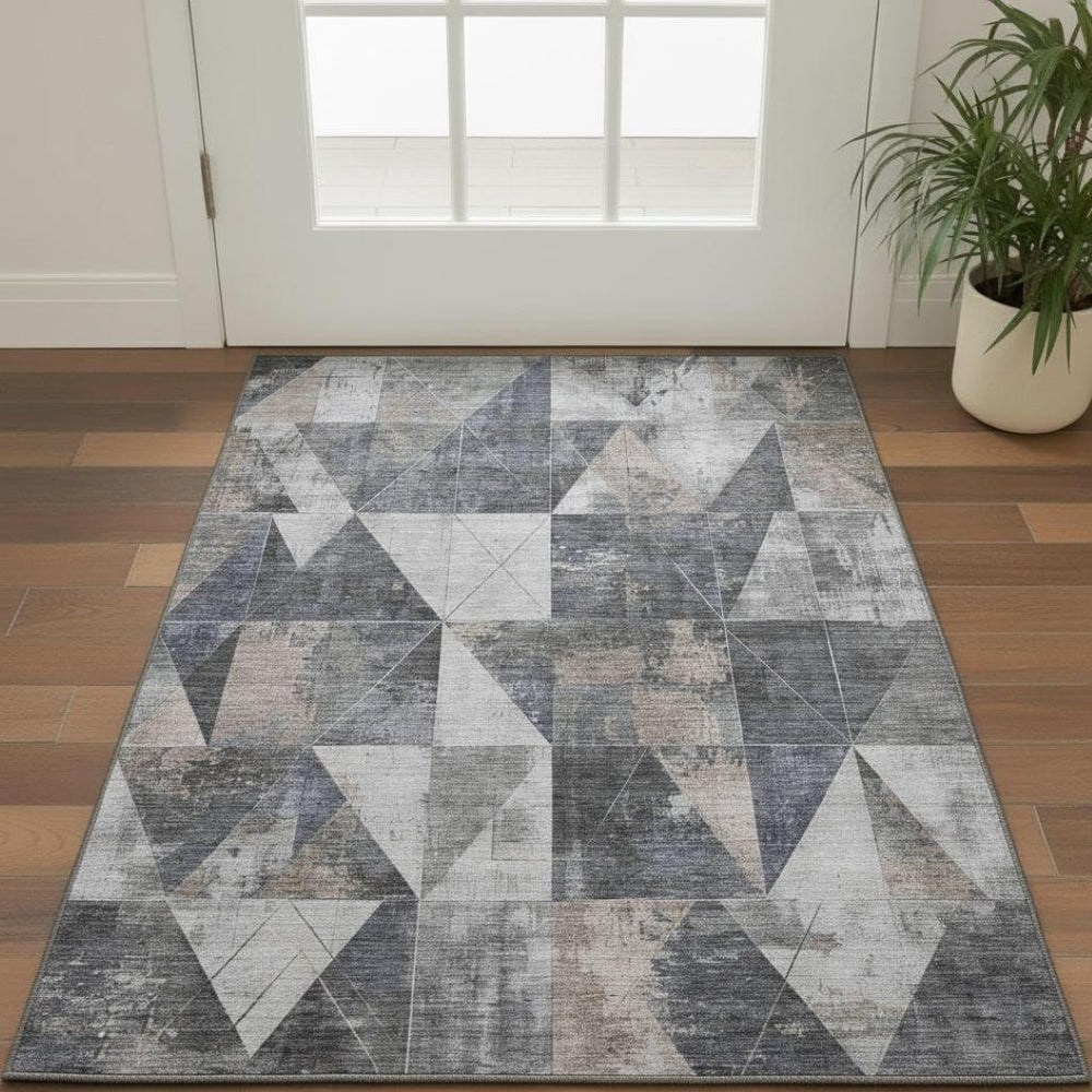HomeRoots 5' X 8' Gray And Beige Geometric Area Rug - Washable, UV-Protected, Stylish & Durable for Family Life 706977