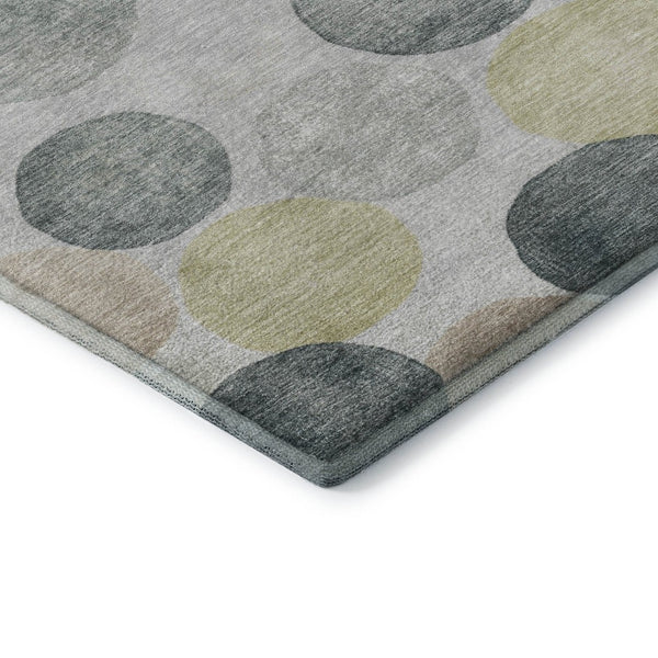 HomeRoots 8' Gray Gold and Silver Geometric Round Rug - Washable, Stain-Resistant, UV-Protected for Versatile Style 707392