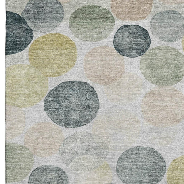 HomeRoots 8' Gray Gold and Silver Geometric Round Rug - Washable, Stain-Resistant, UV-Protected for Versatile Style 707392