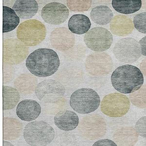 HomeRoots 8' Gray Gold and Silver Geometric Round Rug - Washable, Stain-Resistant, UV-Protected for Versatile Style 707392