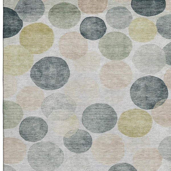 HomeRoots 8' Gray Gold and Silver Geometric Round Rug - Washable, Stain-Resistant, UV-Protected for Versatile Style 707392