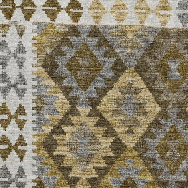 HomeRoots 8' Durable Brown and Ivory Tribal Round Rug with UV Protection – Ideal for High-Traffic Spaces 707926