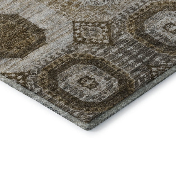 HomeRoots 8' Round Washable Rug in Brown, Beige & Taupe - Modern Geometric Design with UV Protection & Durability 708298