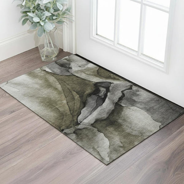 HomeRoots 5' X 8' Abstract Washable Area Rug in Gray, Silver & Taupe - Durable, UV-Protected, Stain-Resistant Design 708621