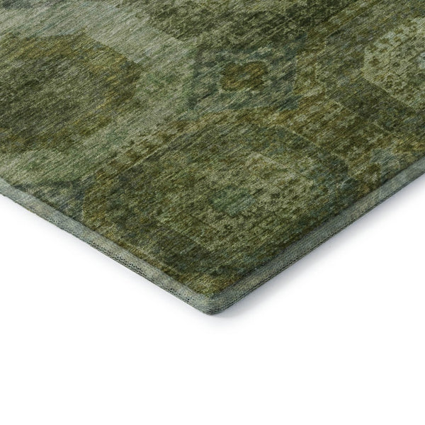 HomeRoots 8' Artichoke Green Round Rug - Abstract Geometric Design, Washable, UV-Protected, Stain-Resistant 708931