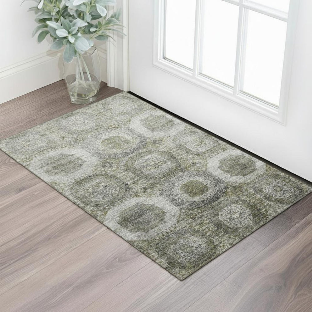 HomeRoots 5' Stylish Pewter Gray & Beige Abstract Geometric Washable Area Rug with Non-Slip Backing & UV Protection 708966
