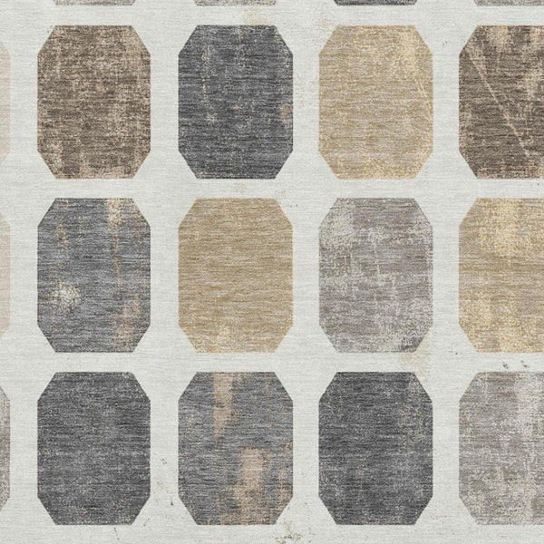 HomeRoots 5' Geometric Area Rug in Ivory, Beige & Gray – Washable, UV-Protected, Stain-Resistant & Stylish! 709200