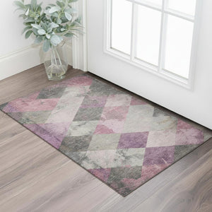HomeRoots 5' X 8' Blush Gray Silver Geometric Area Rug - Washable, UV Protected, Stain Resistant & Non-Slip! 709302