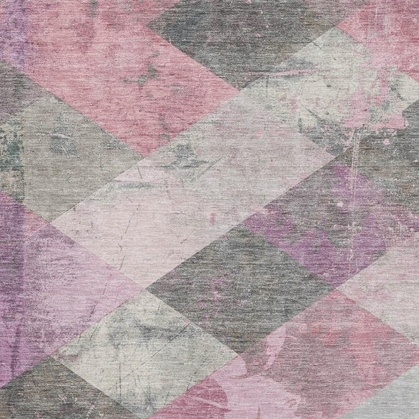 HomeRoots 8' Blush Gray & Silver Geometric Washable Round Rug - UV Protected, Stain-Resistant, Non-Slip Comfort 709303