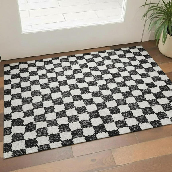 HomeRoots 5' X 8' Black And Ivory Geometric Area Rug - Washable, UV-Protected, Pet-Friendly, Stylish Design 709368