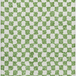 HomeRoots 8' Green and Ivory Geometric Washable Round Rug - Durable, UV Protective, Stylish for Any Space 709381