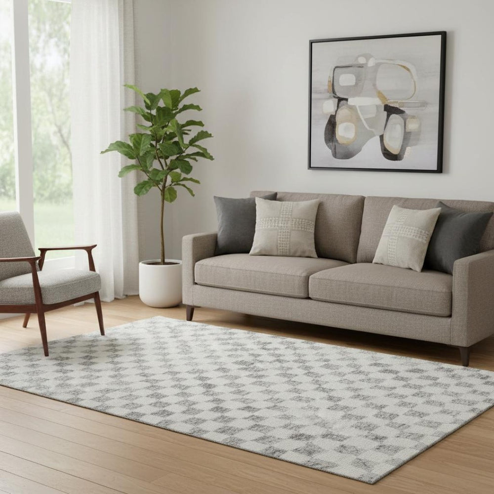 HomeRoots 8' Gray and Ivory Geometric Round Rug - Washable, UV-Protected, Pet-Friendly, Stylish & Durable! 709387
