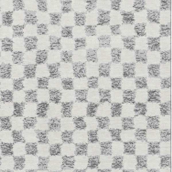 HomeRoots 8' Gray and Ivory Geometric Round Rug - Washable, UV-Protected, Pet-Friendly, Stylish & Durable! 709387