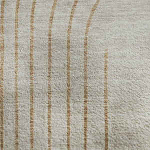 HomeRoots 8' Gold and Beige Geometric Washable Round Rug with UV Protection - Stylish, Durable, Easy-Care Design 710649