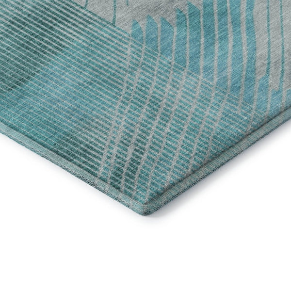 HomeRoots 8' Teal and Beige Geometric Washable Round Rug - Durable, UV-Protected, Pet-Friendly Design! 710661