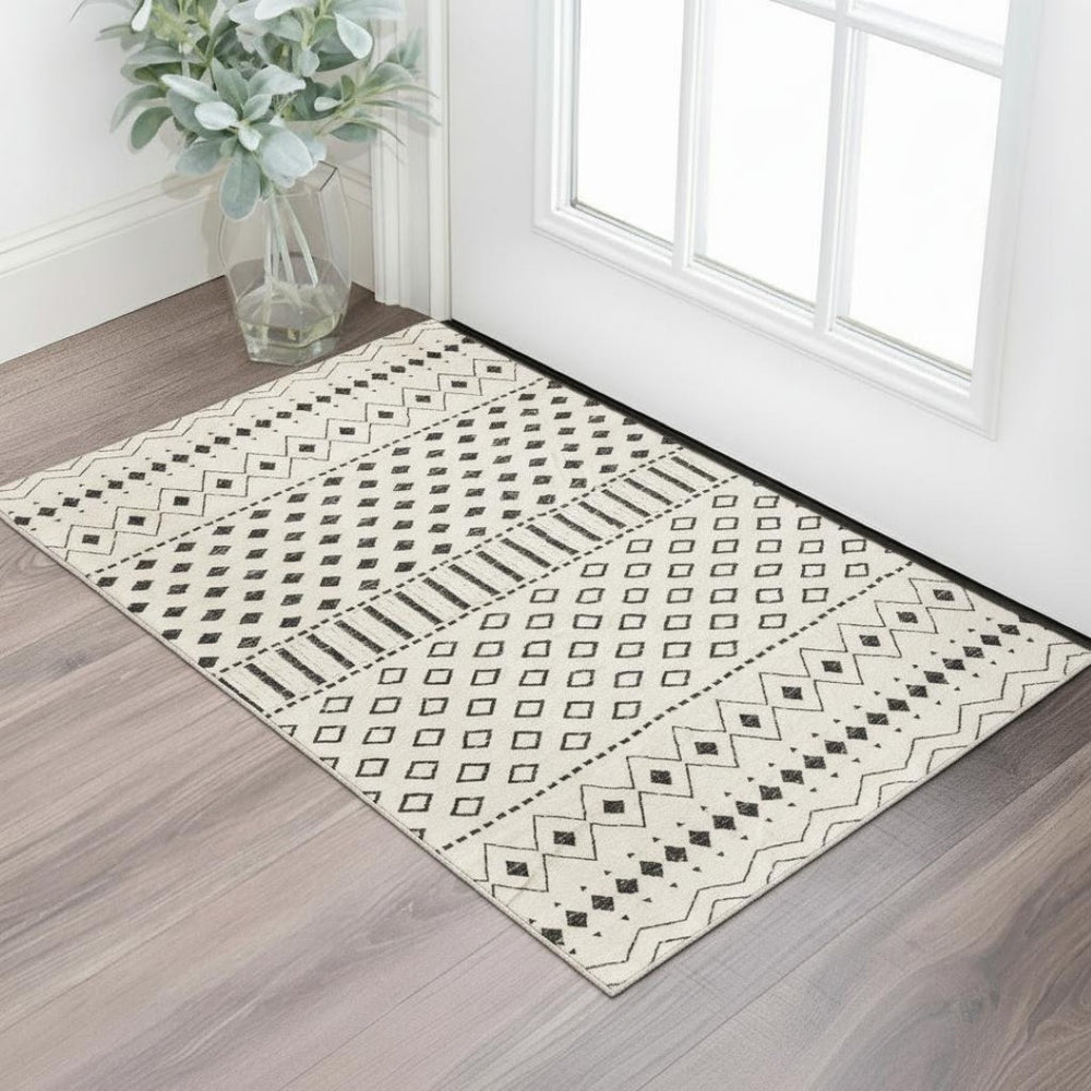 HomeRoots 8' X 10' White and Charcoal Geometric Area Rug - Modern, Durable, Non-Slip, Perfect for Busy Homes 711183