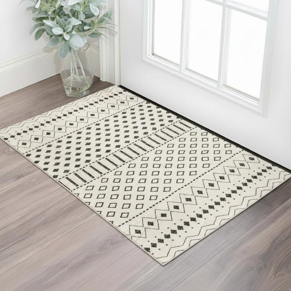 HomeRoots 8' X 10' White and Charcoal Geometric Area Rug - Modern, Durable, Non-Slip, Perfect for Busy Homes 711183