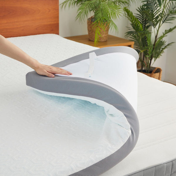HomeRoots White Gel Memory Foam Mattress Topper - Cooling, Water-Resistant, Supportive Sleep Solution for Comfort California King 711912