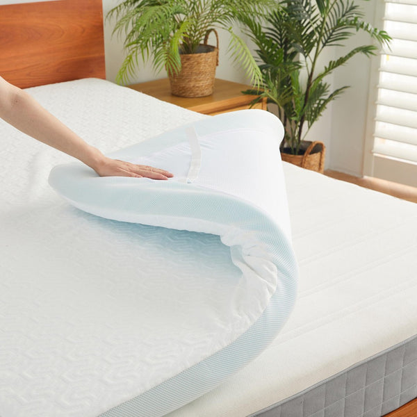 HomeRoots 2" White Gel Memory Foam Mattress Topper - Ultimate Comfort, Cooling Support, Pressure Relief & Durability King 711944