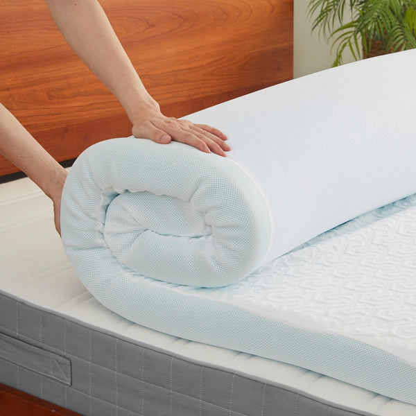 HomeRoots 3" White Gel Memory Foam Mattress Topper – Plush Comfort, Cooling Technology, Easy Care & Fit Queen 711949