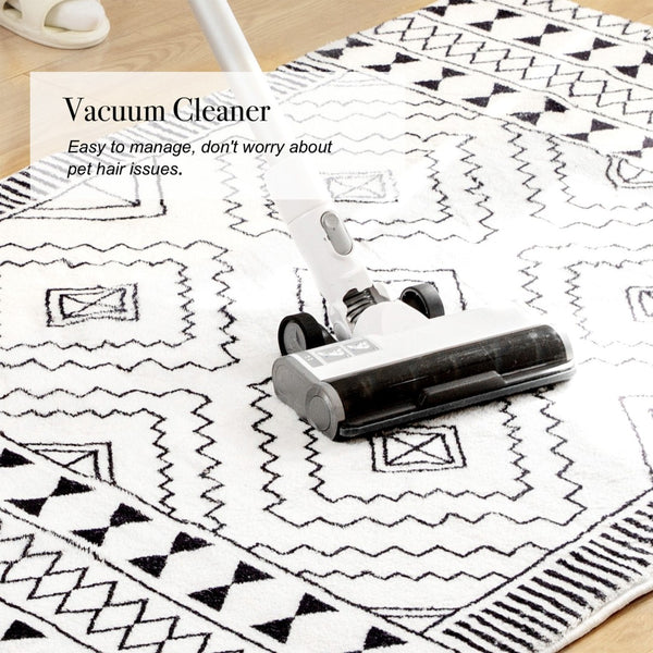 HomeRoots 8' X 10' Black and White Moroccan Area Rug - Stylish, Washable, Stain-Resistant for High-Traffic Spaces Geometric Diamonds Retangle 8' x 10' 711960