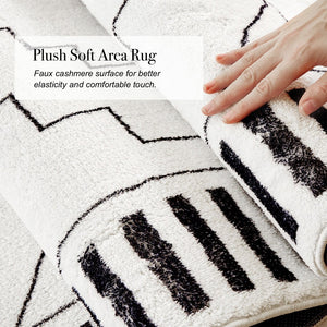 HomeRoots 8' X 10' Black and White Moroccan Area Rug - Stylish, Washable, Stain-Resistant for High-Traffic Spaces Geometric Diamonds Retangle 8' x 10' 711960