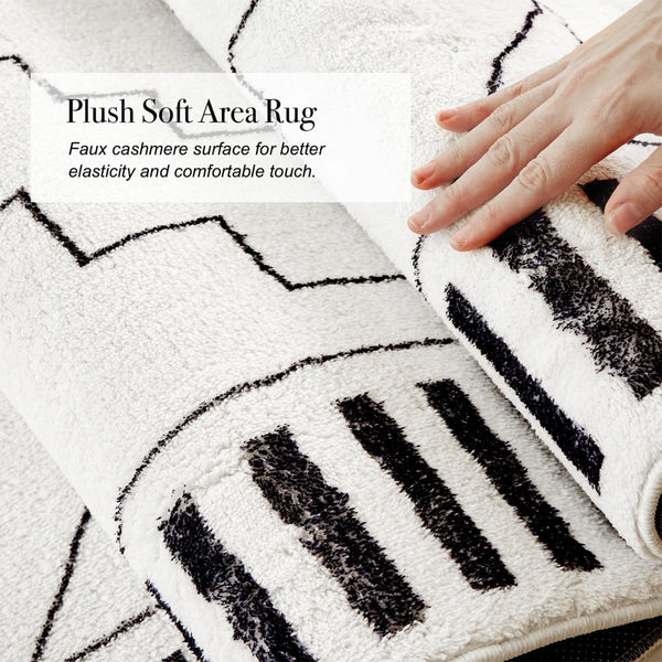 HomeRoots 8' X 10' Black and White Moroccan Area Rug - Stylish, Washable, Stain-Resistant for High-Traffic Spaces Geometric Diamonds Retangle 8' x 10' 711960
