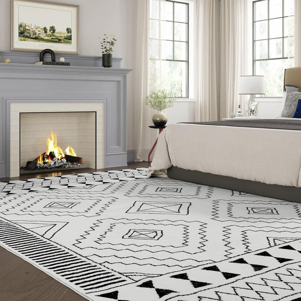 HomeRoots 8' X 10' Black and White Moroccan Area Rug - Stylish, Washable, Stain-Resistant for High-Traffic Spaces Geometric Diamonds Retangle 8' x 10' 711960