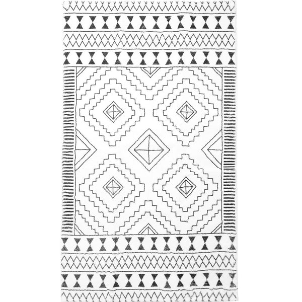 HomeRoots 8' X 10' Black and White Moroccan Area Rug - Stylish, Washable, Stain-Resistant for High-Traffic Spaces Geometric Diamonds Retangle 8' x 10' 711960