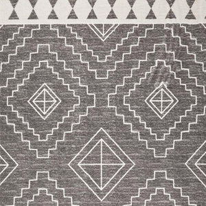 HomeRoots 8' Gray and White Geometric Distressed Area Rug - Stylish, Washable, Stain-Resistant for High Traffic Spaces 8' X 10' 712063