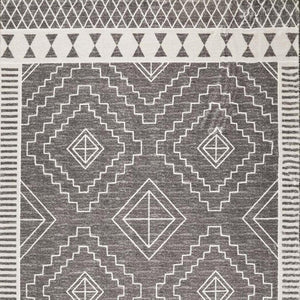 HomeRoots 8' Gray and White Geometric Distressed Area Rug - Stylish, Washable, Stain-Resistant for High Traffic Spaces 8' X 10' 712063