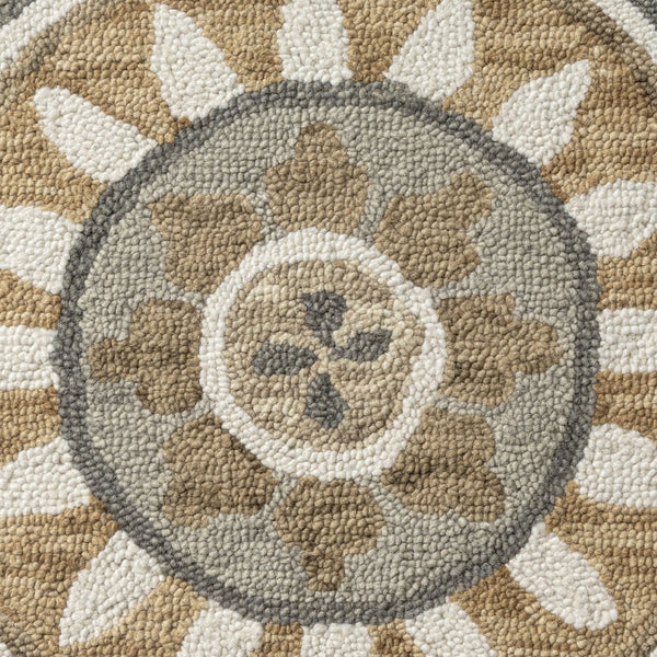 HomeRoots 6' Silver and Ivory Floral Hand-Tufted Wool Round Rug – Cozy Artisanal Charm for Your Home Décor 712708