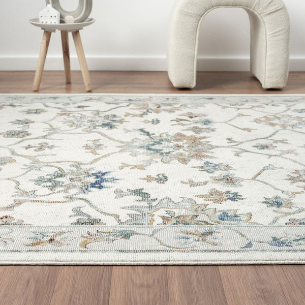 HomeRoots 5' Blue and Beige Floral Area Rug – Durable, Easy-Care Comfort for High-Traffic Spaces and Homes 712717