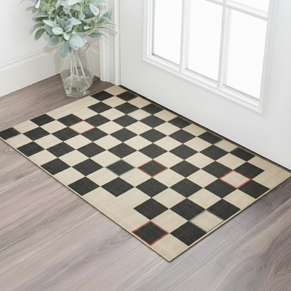 HomeRoots 5' Black and Ivory Checkered Area Rug - Durable, Versatile Design for Modern and Bohemian Interiors 712729